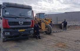 استقرار ناوگان سمنگان ترابر ایرانیان در مسیر گدار خانه‌سرخ در پی هشدار ستاد بحران سیرجان 